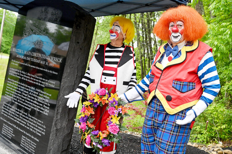 'I don't want them to forget' - Ceremony dedicates circus train monument ungrades